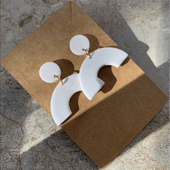 Jewelry - Off-White Half Arch Clay Earrings